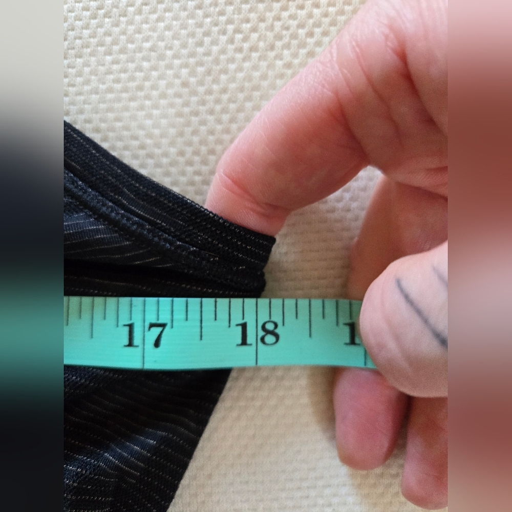 Lululemon | 'Miles Ahead' Tank in Black Camo, Size 2 - Picture 11 of 11